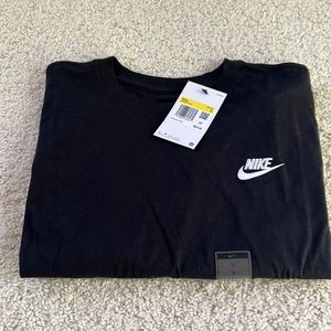 Nike Men's Sportswear Club T-Shirt, black, men’s size small,